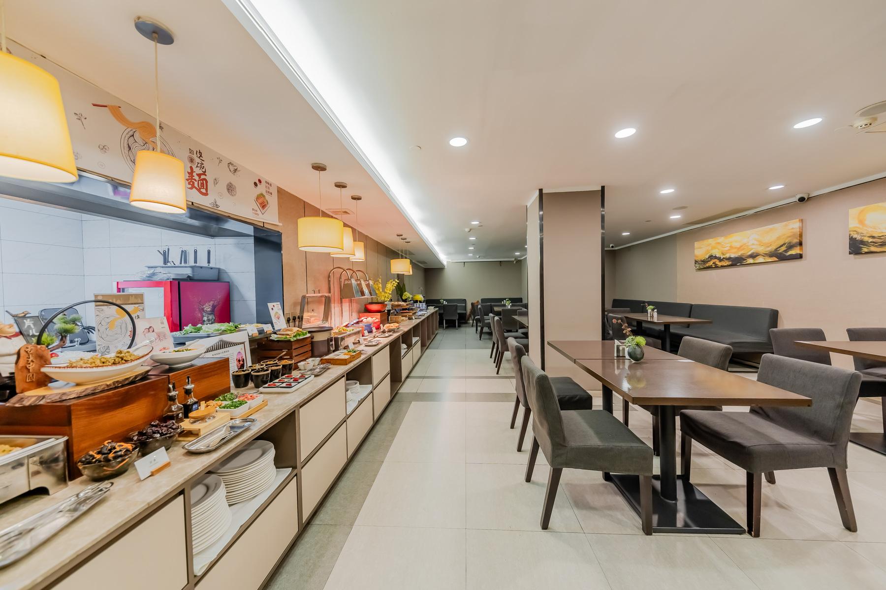 Home Inn Plus (Hangzhou West Lake lakeside Wushan Plaza Hefang Street store) 33/40