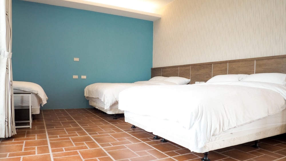 Family, Quadruple, 1 Single and 2 Double Beds