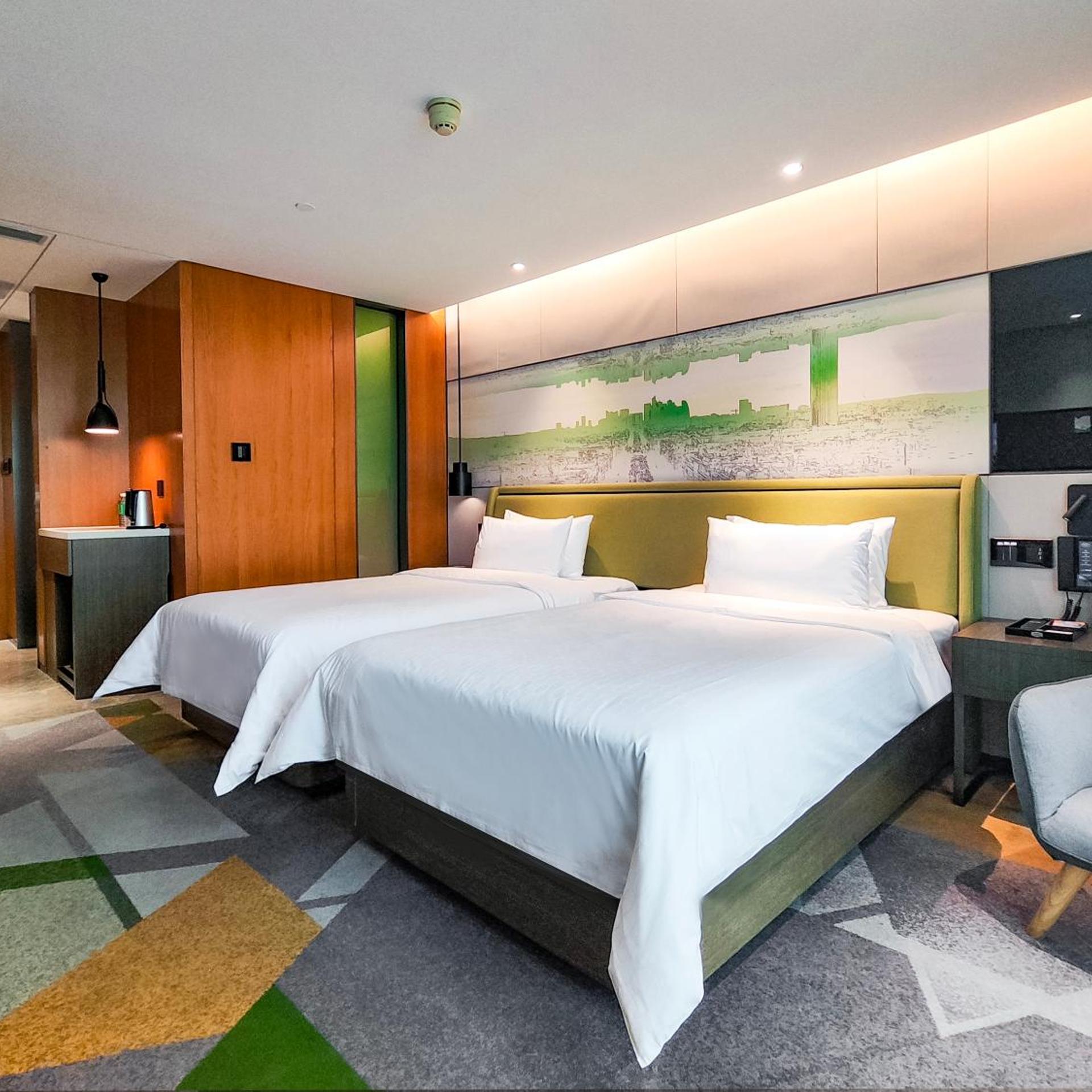 DELUXE, TWIN BEDS
