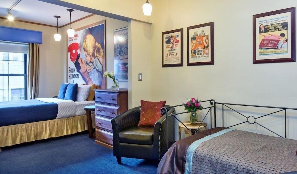 Chelsea Pines Inn 47/77