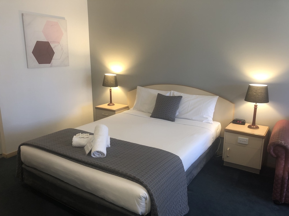 Capricorn Motor Inn 13/55