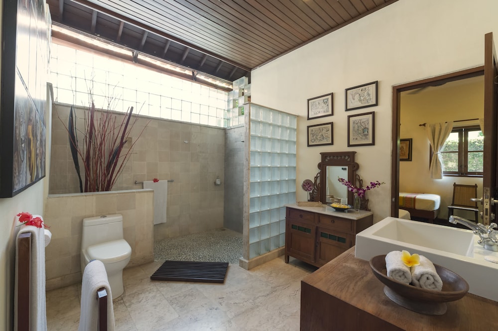 فيلا ديلوكس بسرير كينج وسريرين كوين بمسبح خاص، Villa Eight Bali 2/2