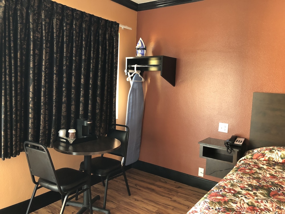 El Rancho Motel 8/24