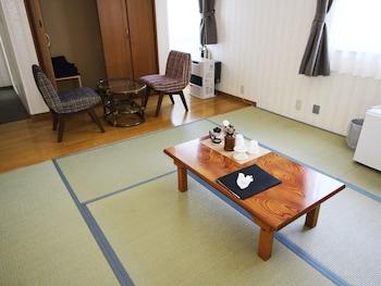 ROOM, QUADRUPLE