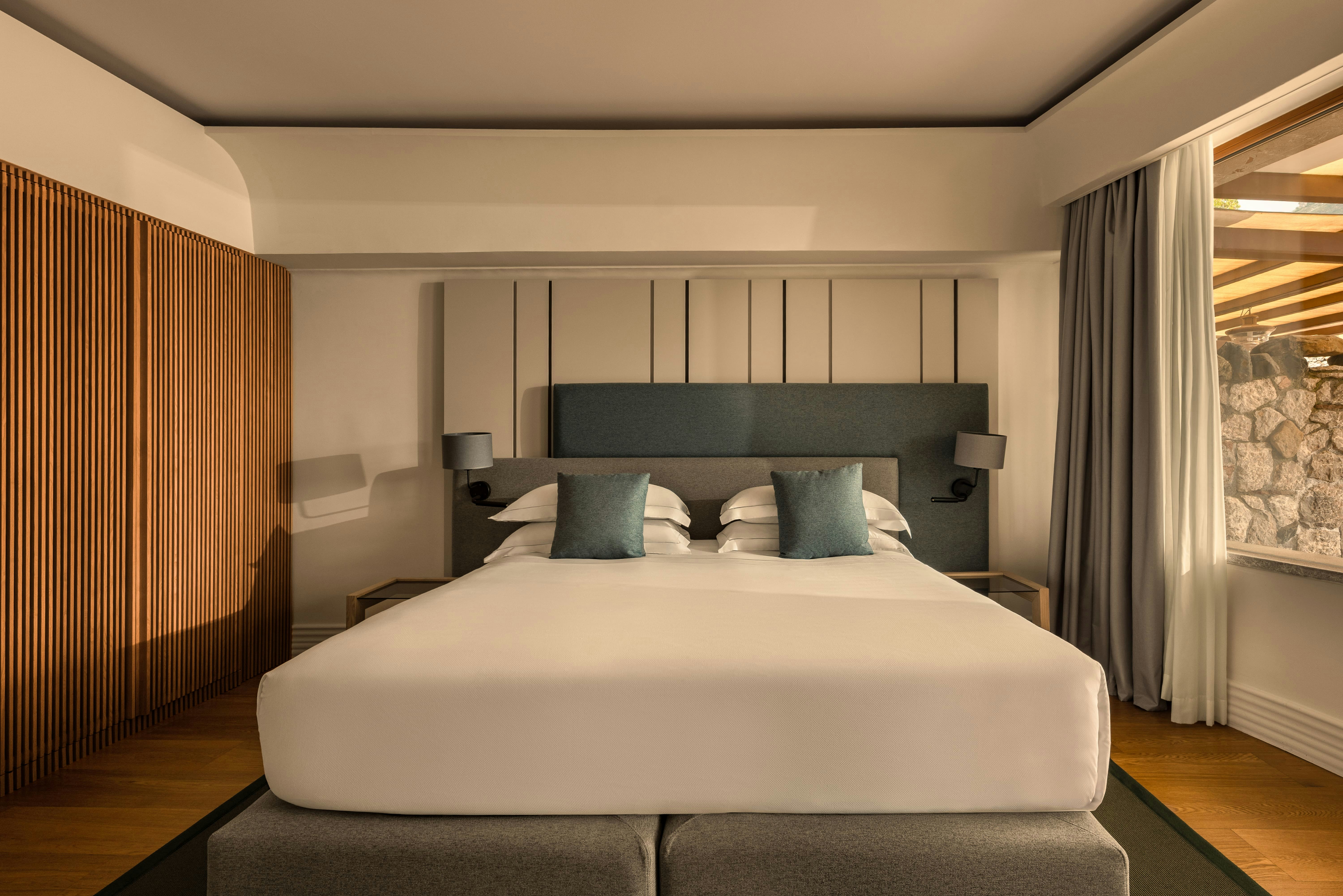 Deluxe, Sea View