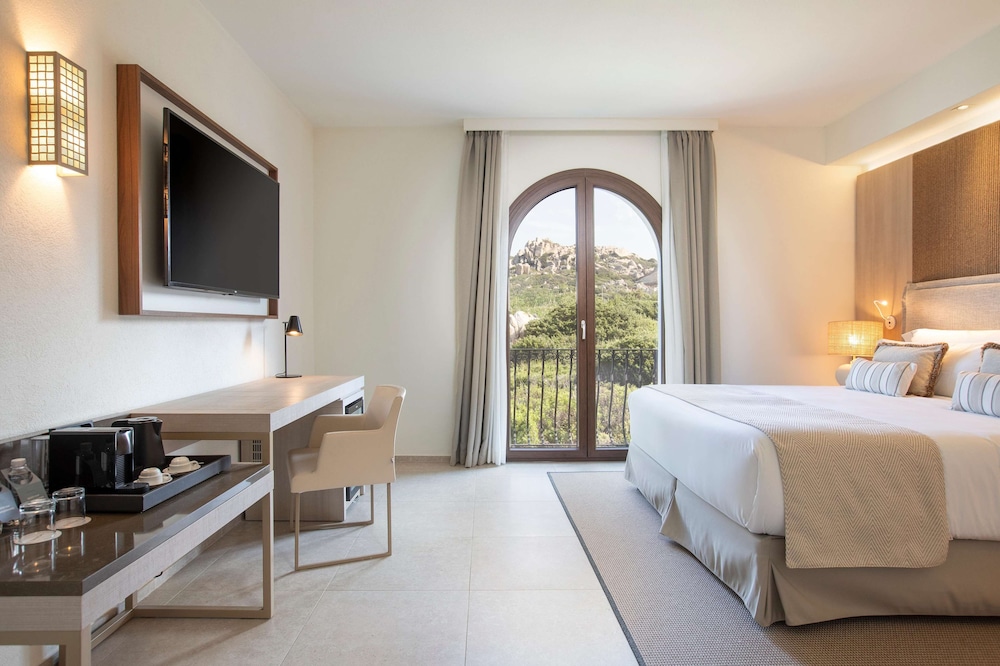 DELUXE, KING BED