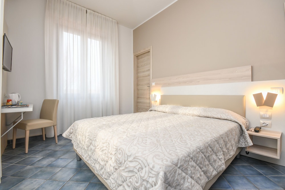 Hotel Riel 12/73