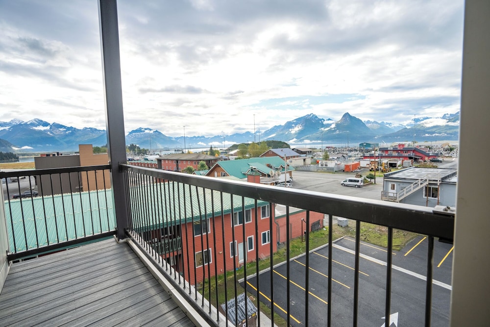 Chugach Naswik Suites 13/14