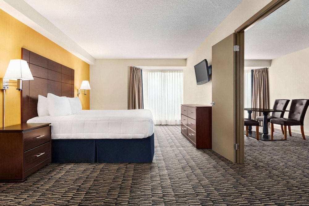 Ramada Plaza By Wyndham Niagara Falls 27/79