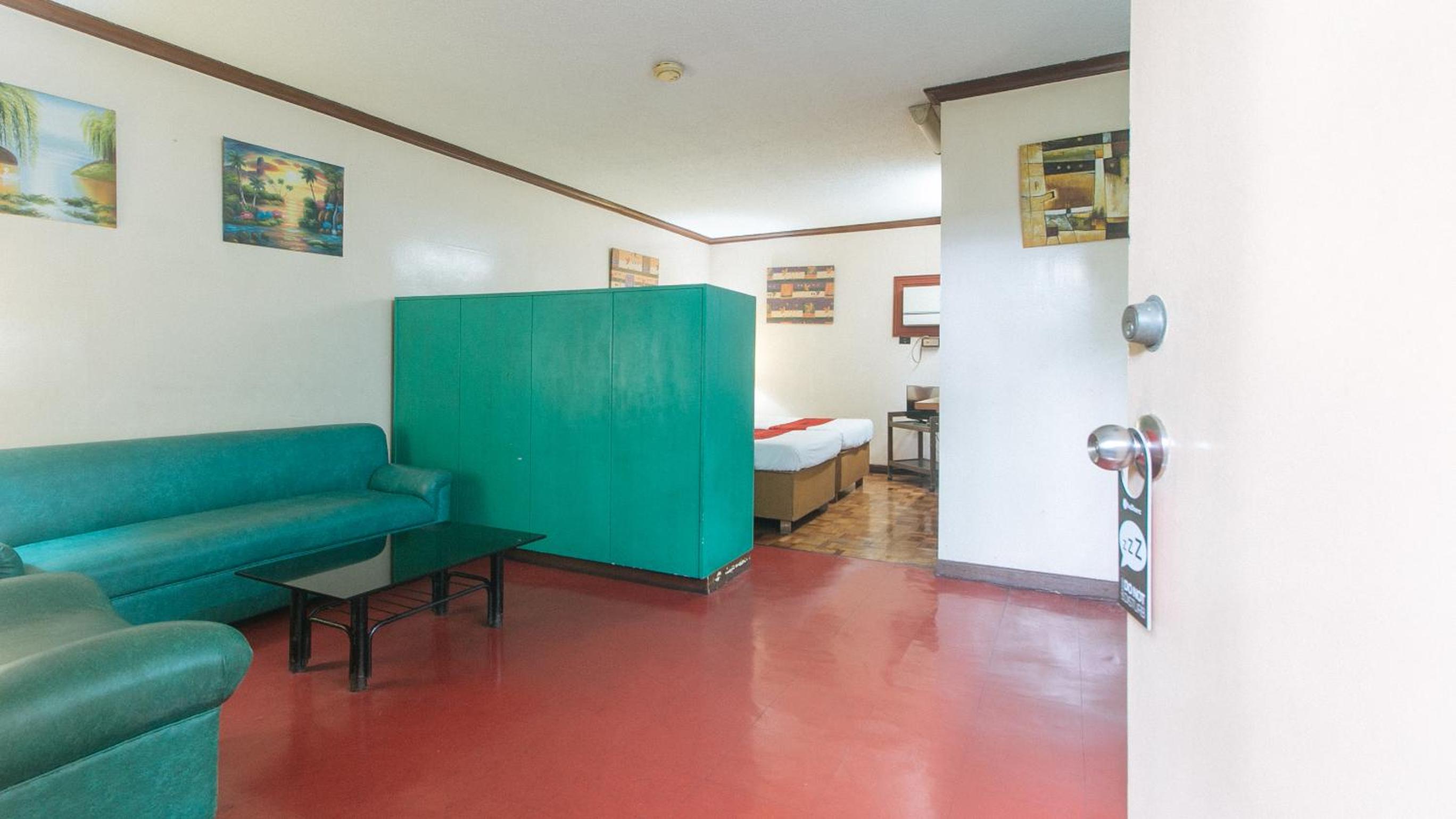 BROADWAY COURT APARTELLE 39/45