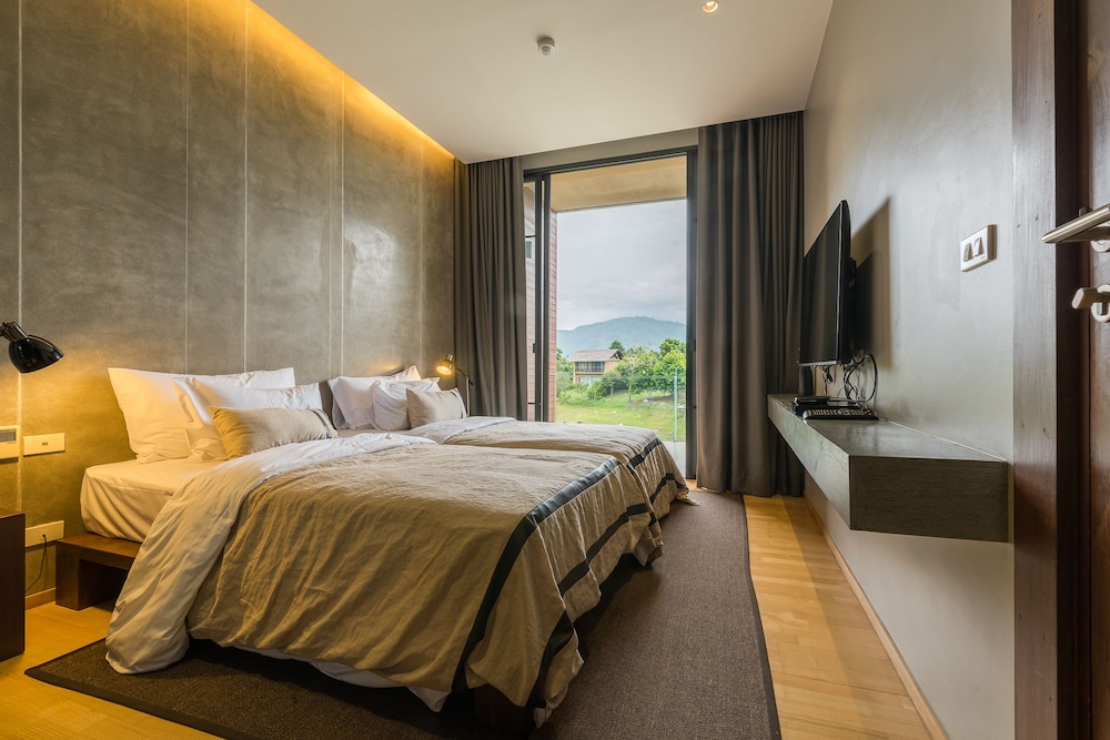 Atta Lakeside Resort Suite 14/81
