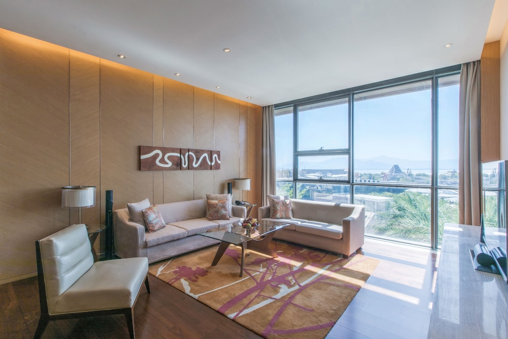 The Oct Harbour Shenzhen Marriott Executive Apartments 26/38