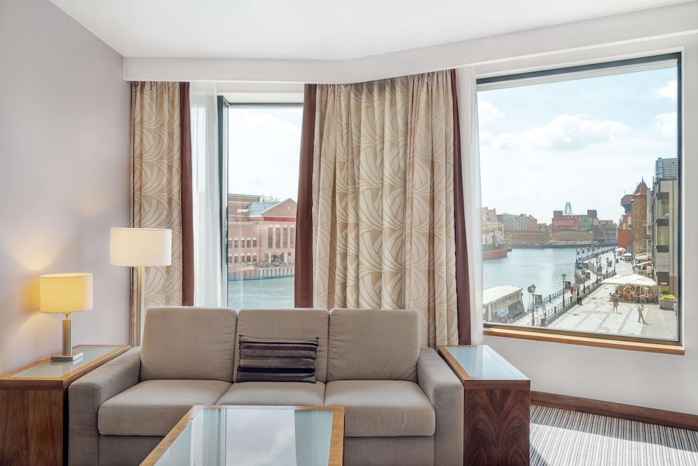 Hilton Gdansk 40/77
