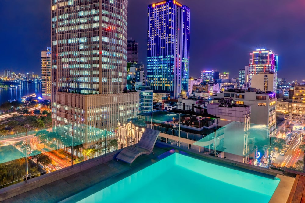Sky Gem Central Hotel 44/50