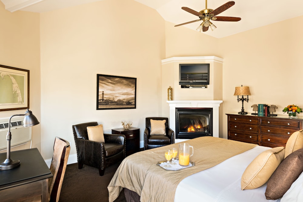 Crowne Pointe Historic Inn Spa 64/75