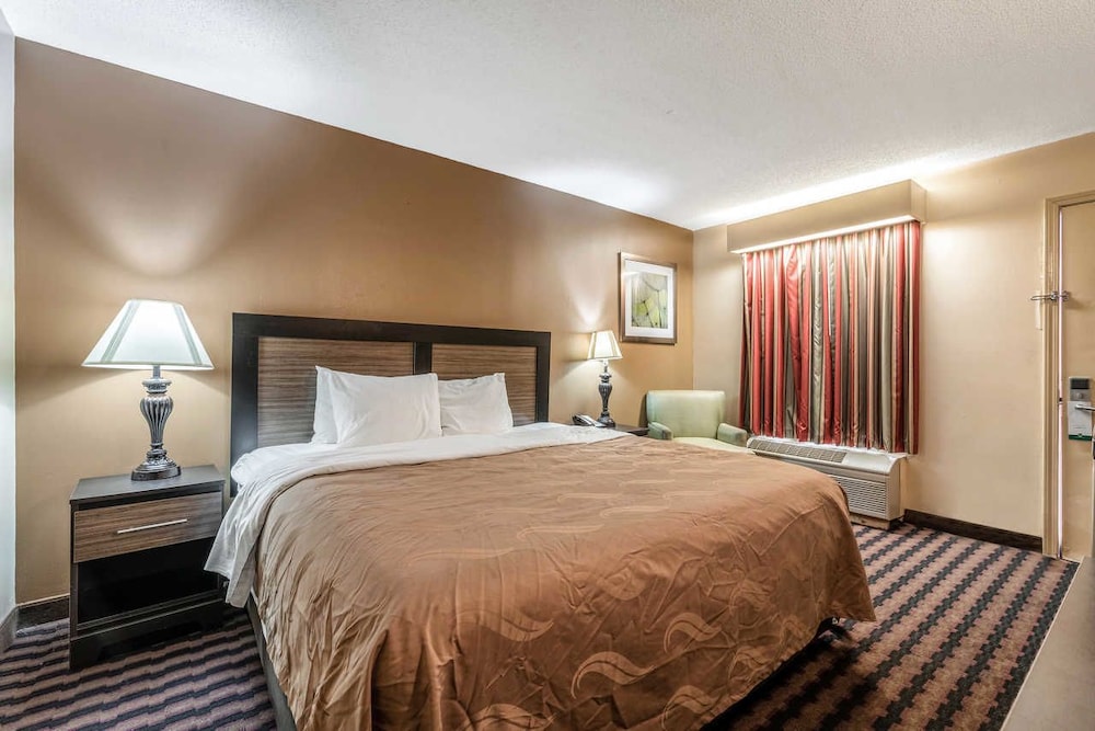 Quality Inn Decatur River City 15/39