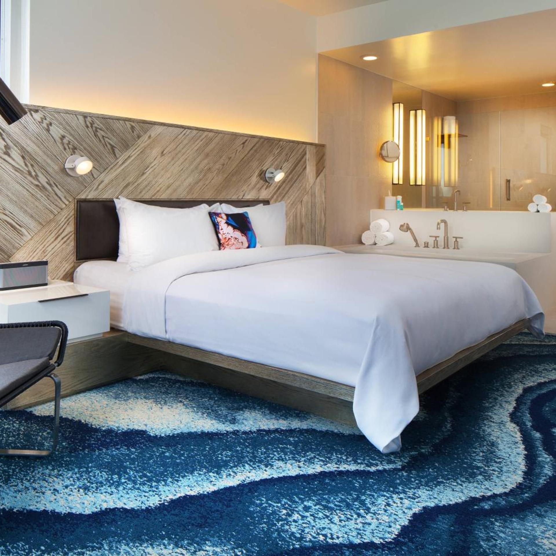 2 Bedrooms, Residential, Superior, Suite, 2 King Beds, Intracoastal View, Sofa, W Fort Lauderdale 2/5