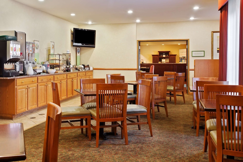 Country Inn & Suites By Radisson Elgin, IL 13/18