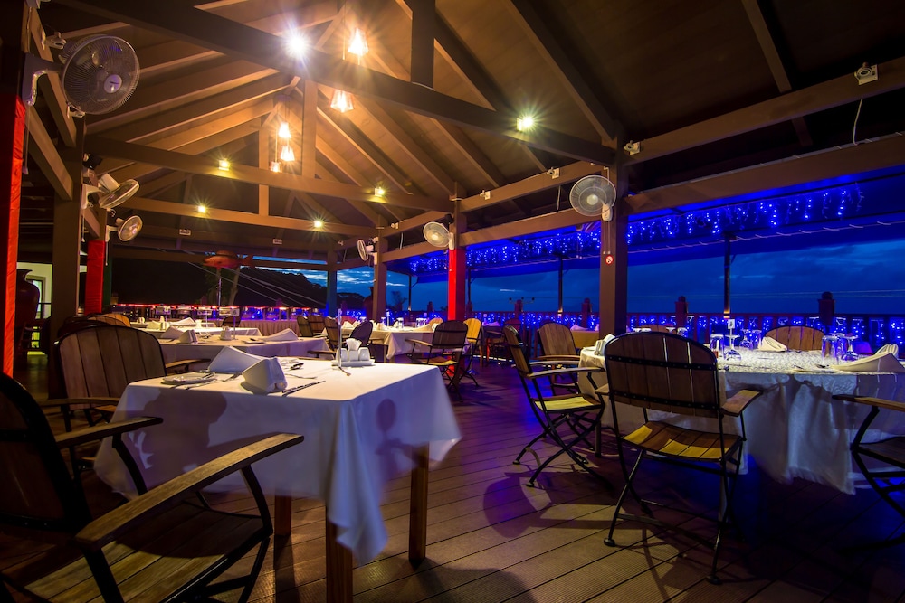 Treasure Cove Hotel 45/58