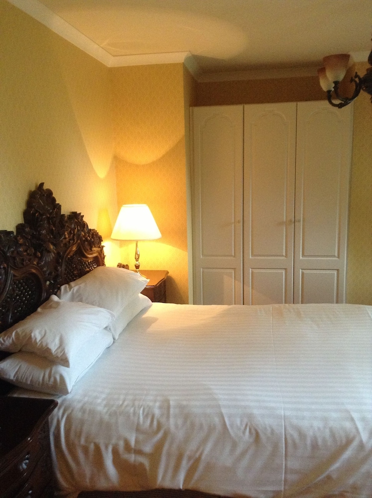 Brook Hall Hotel 17/66