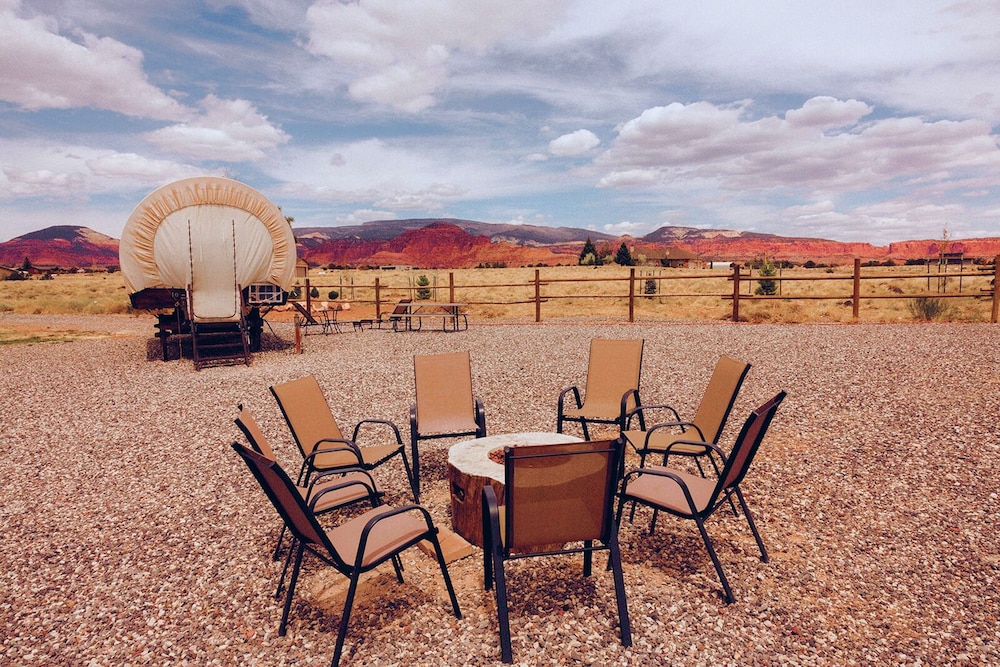 Broken Spur Inn And Steakhouse 70/72