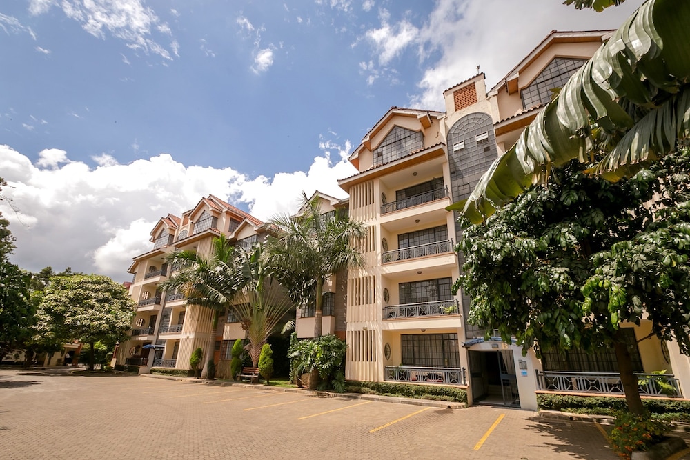 Meltonia Luxury Suites 3/50