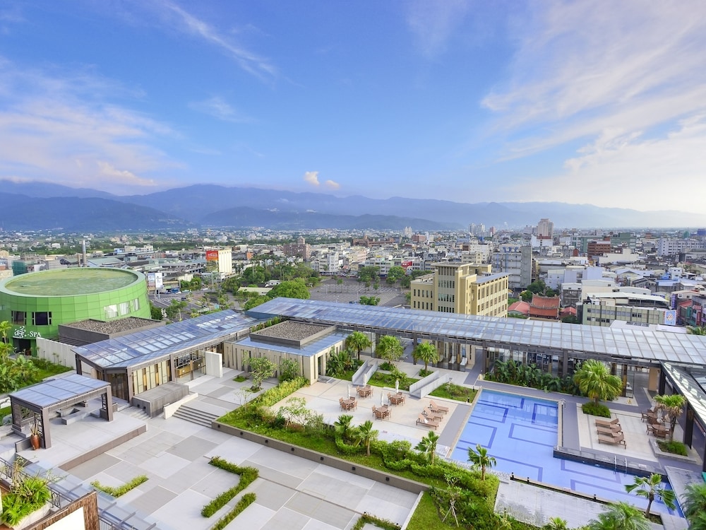SILKS PLACE YILAN 64/71