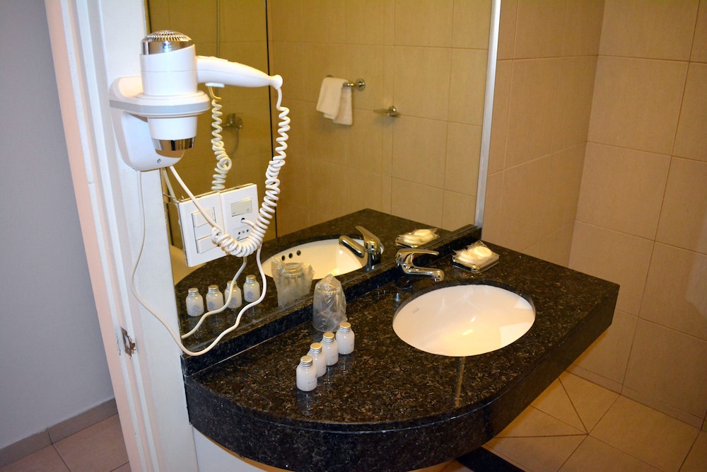 De La Plaza Hotel 31/54