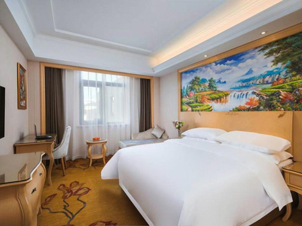 Vienna Hotel (Shanghai Beiqiao Metro Station) 14/29