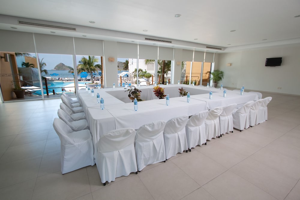 Suites Las Flores Beach Mazatlan 25/50