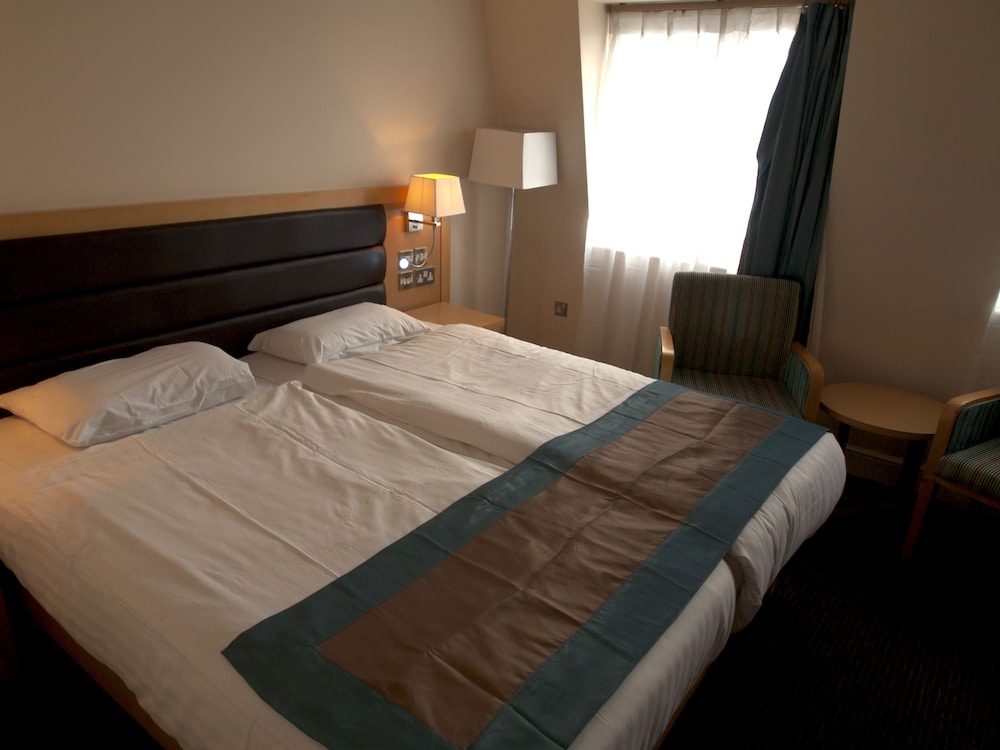 Cromwell International Hotel 3/34