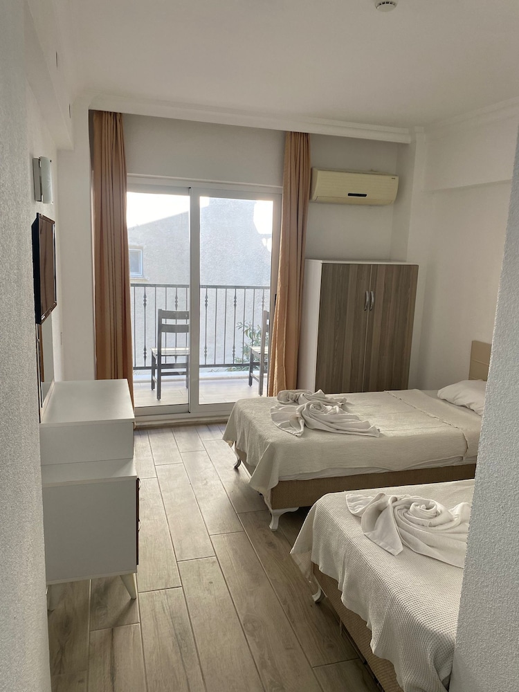 Unver Hotel 17/55