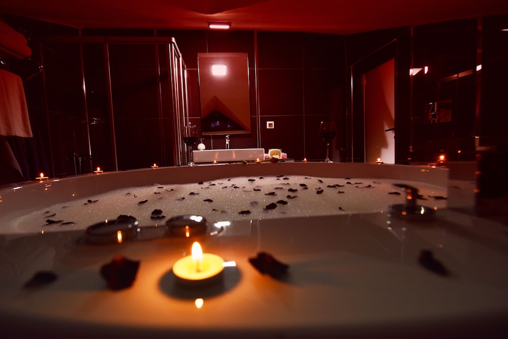El Nazar Stone Suite 33/50