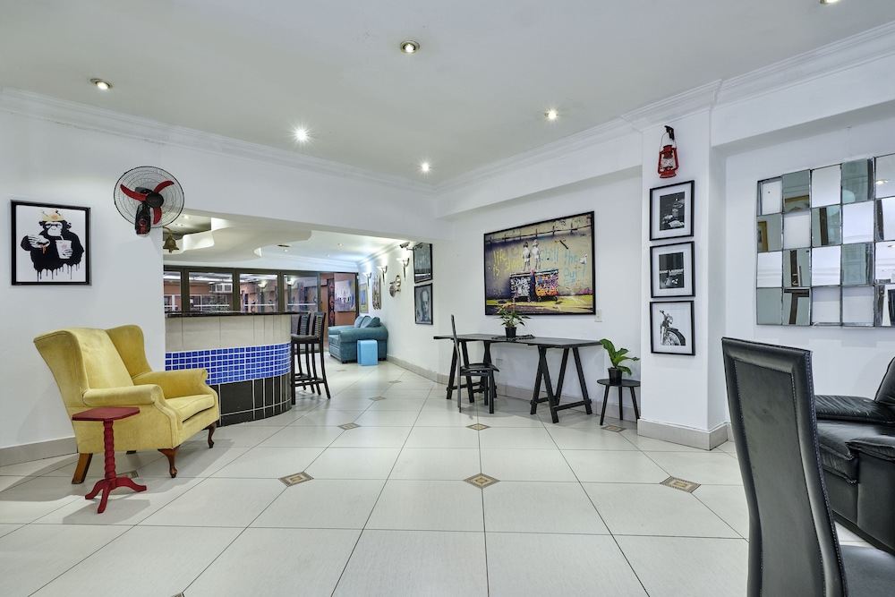 Inn & Out Sandton Park 24/37