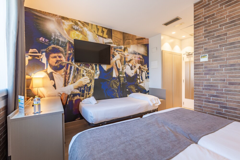 Colectia Hotel Urumea 26/76