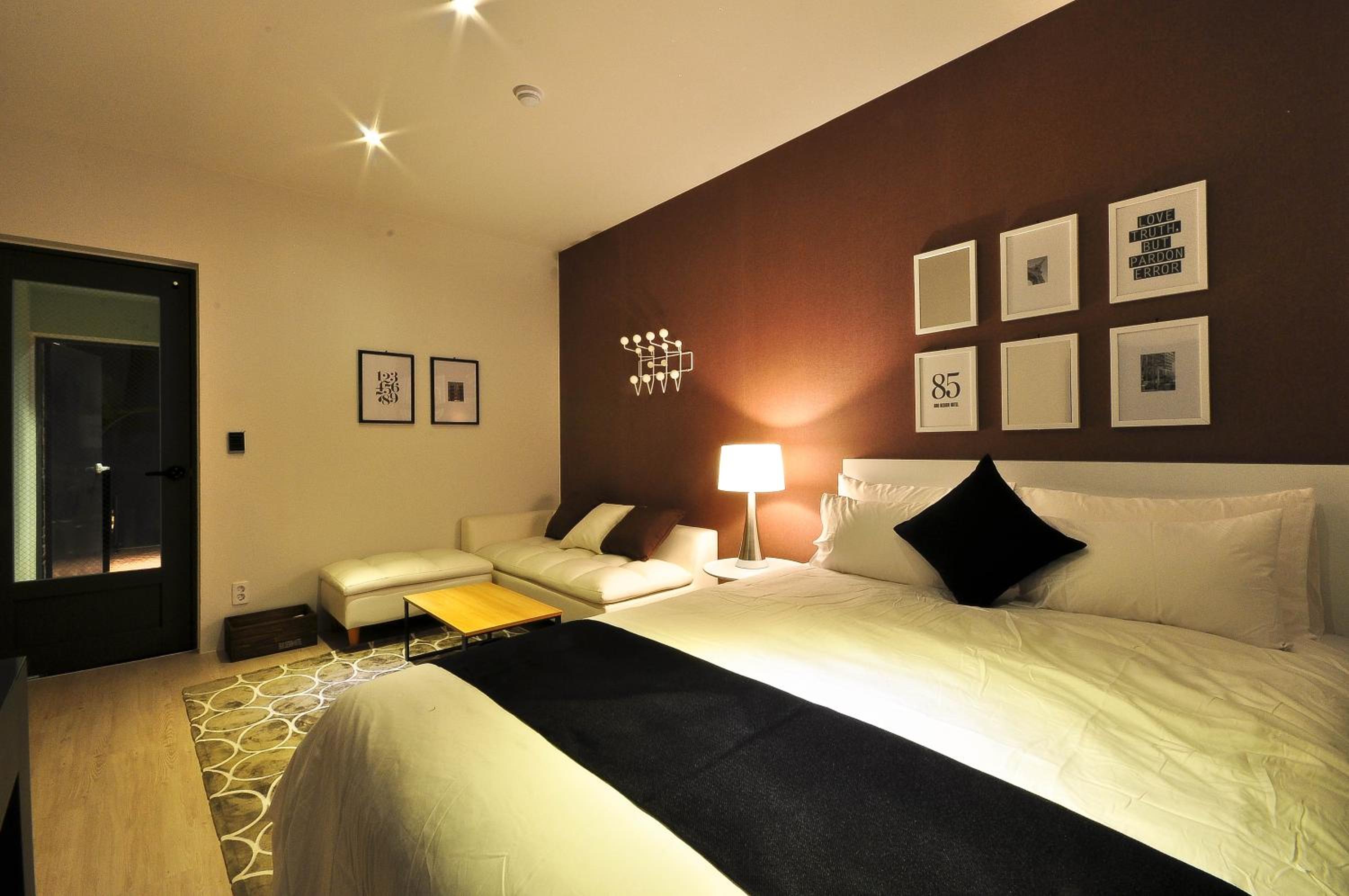 Guest room