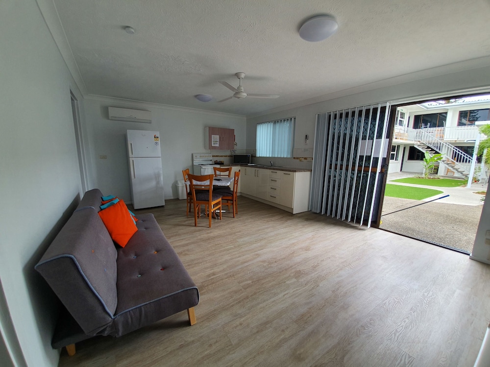 Montego Mermaid Beach Motel 47/69