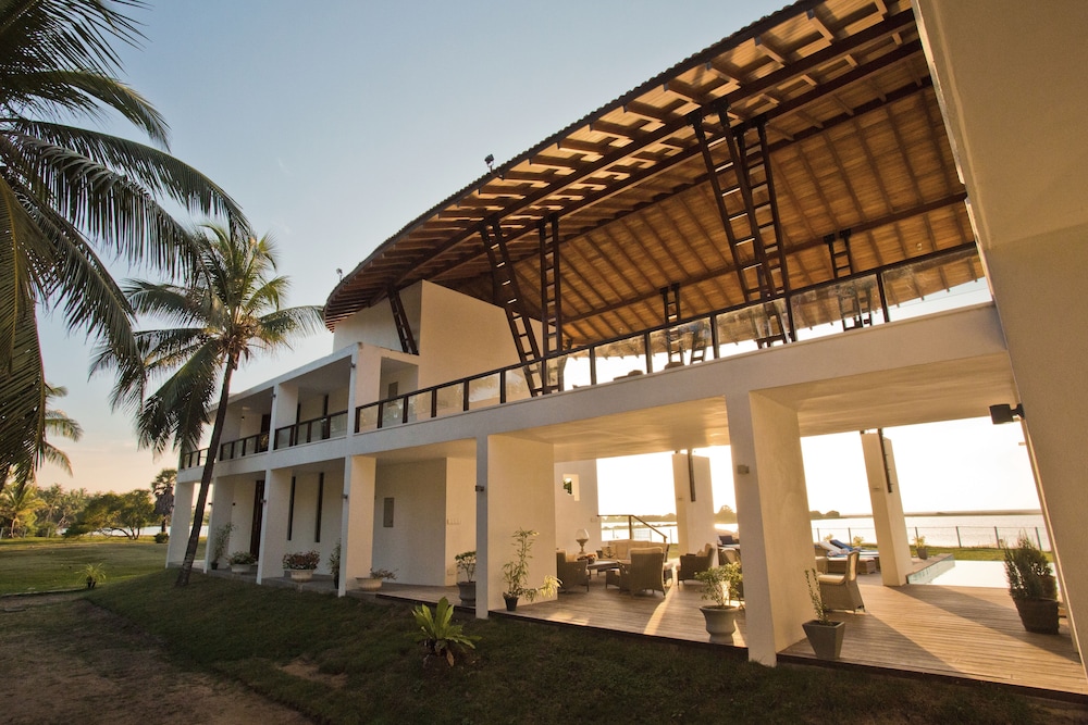 Sante Villa 2/50