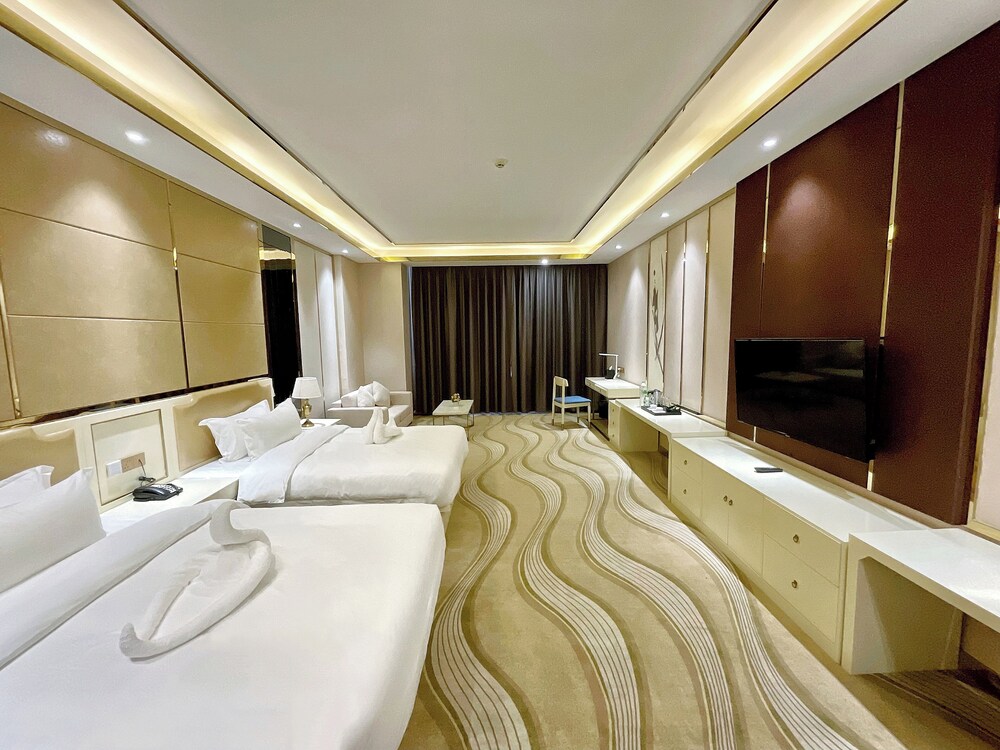 ST Hotel Wattay Airport 28/64