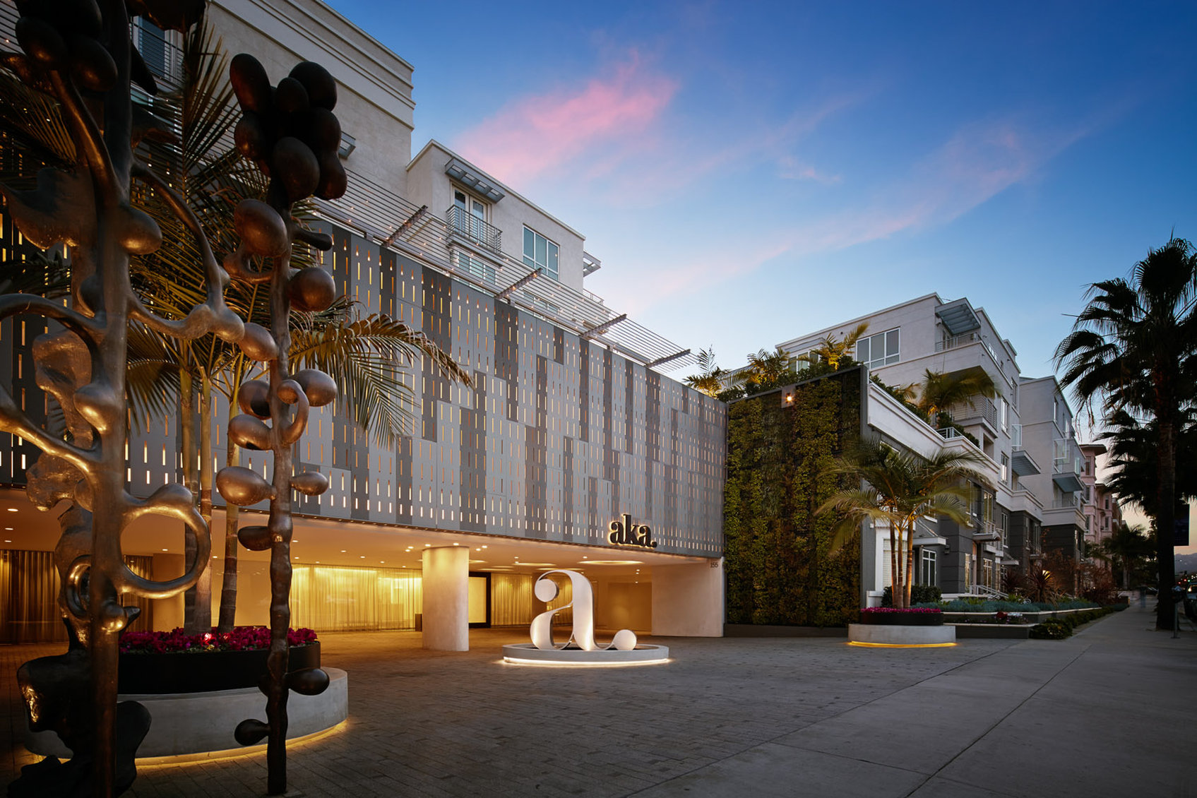 AKA BEVERLY HILLS 42/50