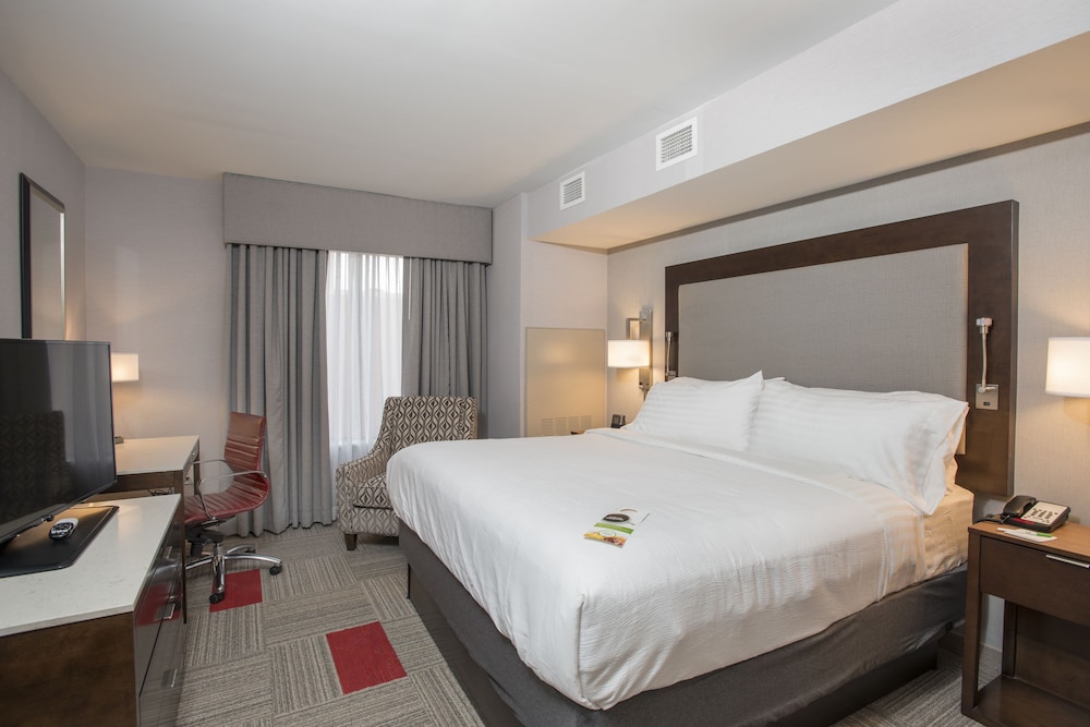 HOLIDAY INN HOTEL SUITES CINCINNATI DOWNTOWN 12/56