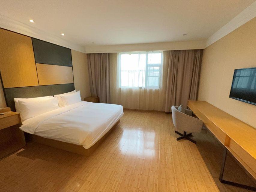 Business, Queen Bed