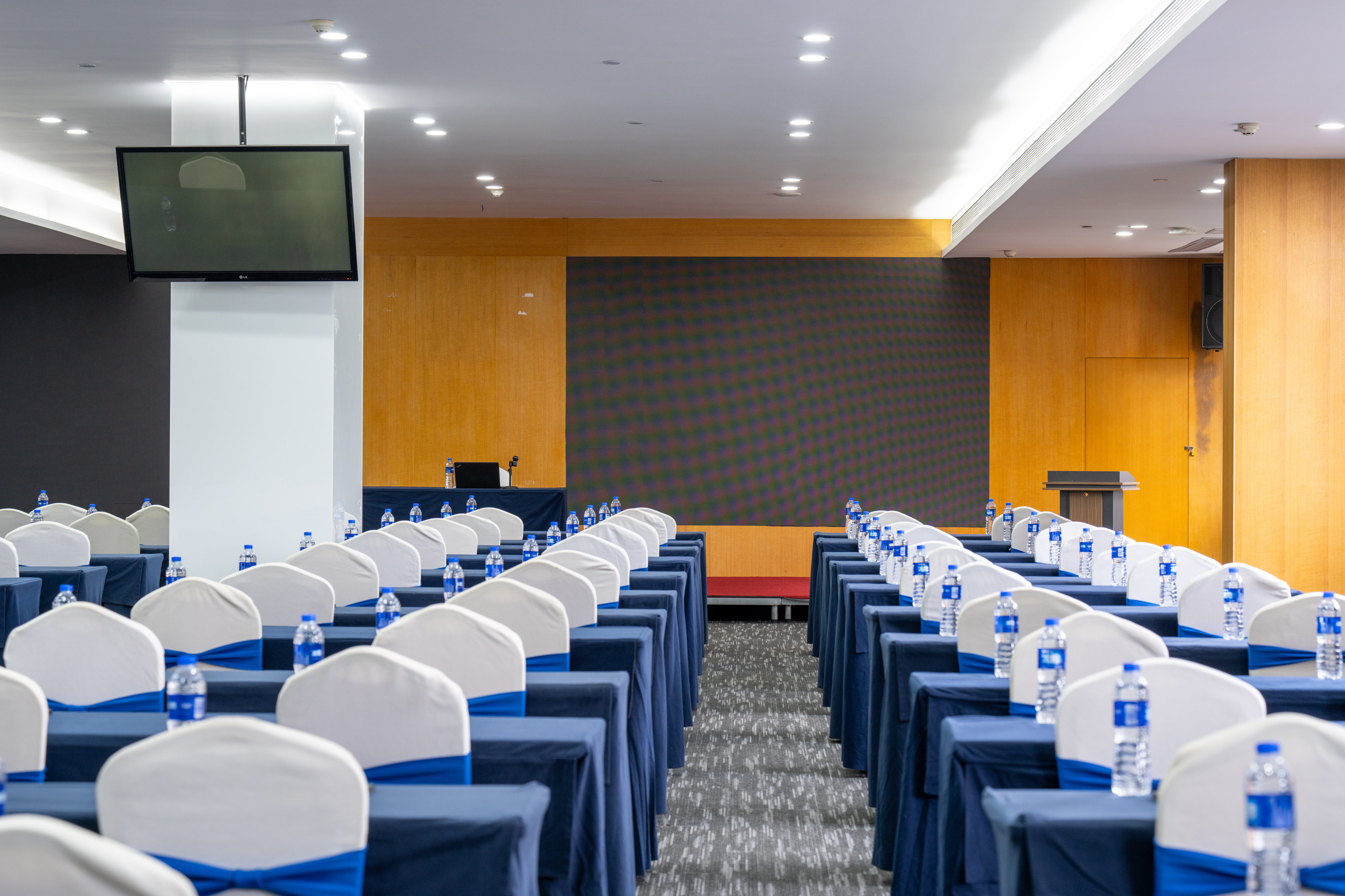 Holiday Inn Express Chengdu Airport Zone 64/75