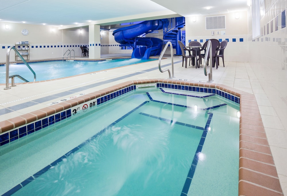 Holiday Inn Express & Suites Dickinson 36/60