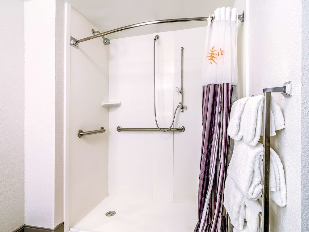 La Quinta Inn & Suites by Wyndham Myrtle Beach - N Kings Hwy 16/42
