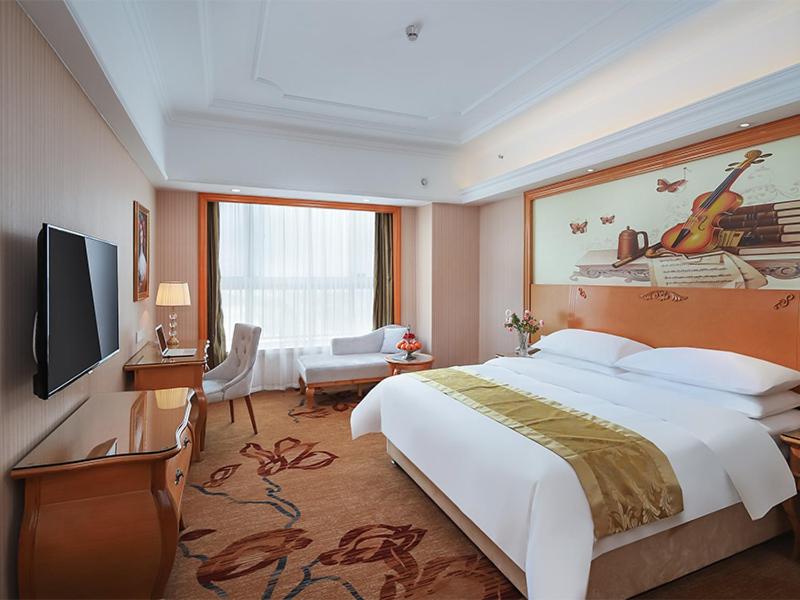 Vienna International Hotel (Wuxi Huishan Yanqiao Metro Station) 10/25