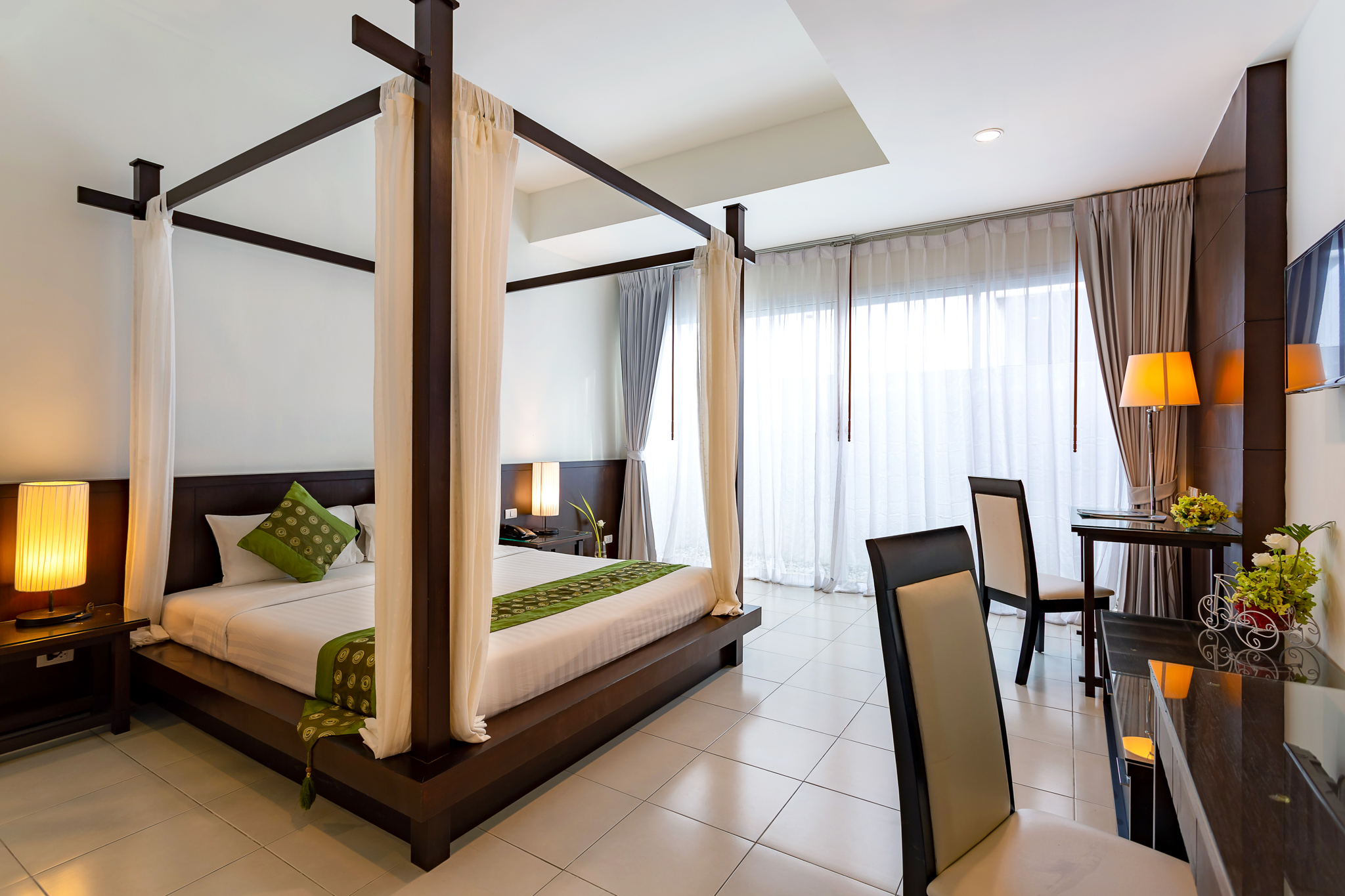 suite, pool access