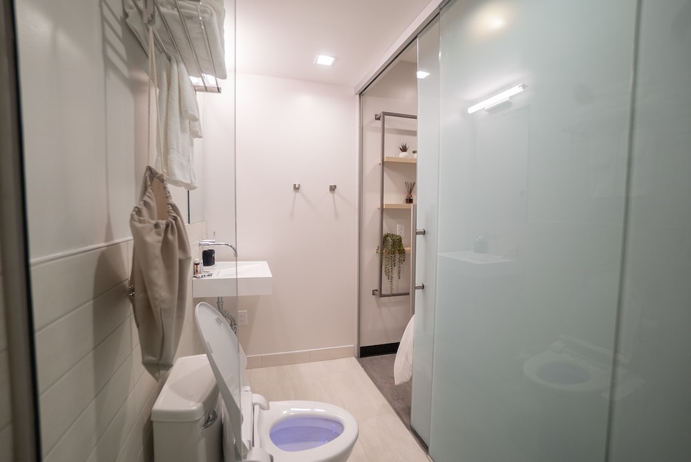 SOVA Micro-Room & Social Hotel 45/50
