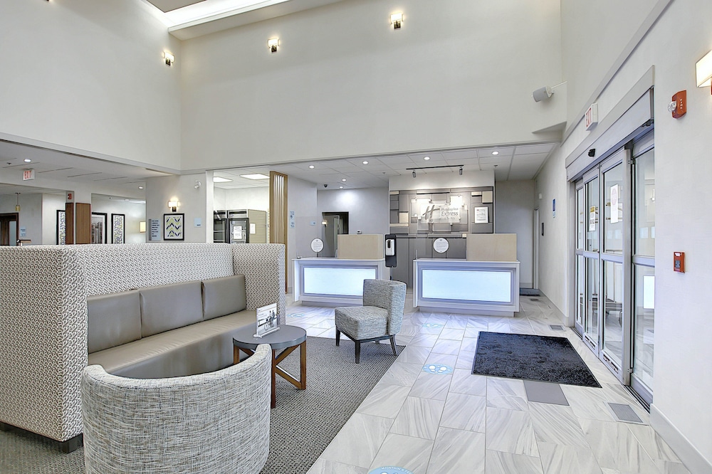 Holiday Inn Express Hotel Suites Airport Calgary 33/52