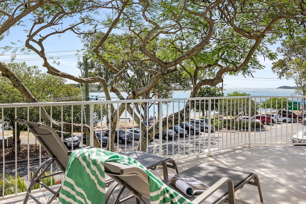NOOSA OUTRIGGER BEACH RESORT 64/73